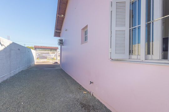 Garagem de casa à venda com 2 quartos, 57m² em Harmonia, Canoas