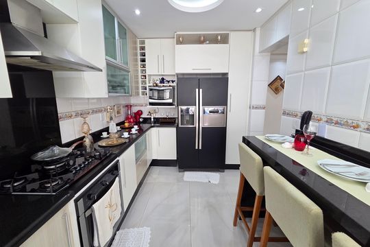 Cozinha de apartamento para alugar com 2 quartos, 172m² em Guilhermina, Praia Grande