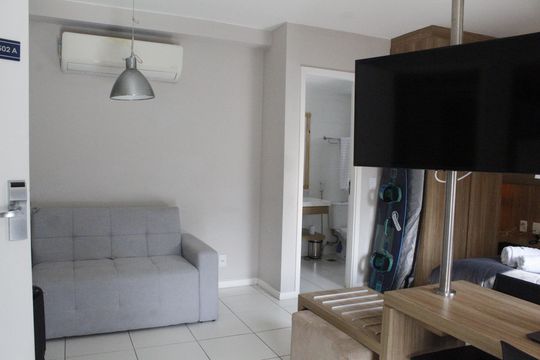 Sala/Quarto de apartamento à venda com 2 quartos, 70m² em Camorim, Rio de Janeiro