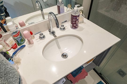 Banheiro de kitnet/studio para alugar com 1 quarto, 25m² em Pinheiros, São Paulo