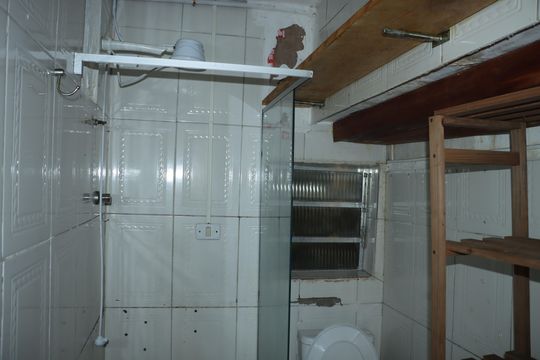 Banheiro de apartamento para alugar com 1 quarto, 25m² em Jardim Semiramis, Cotia