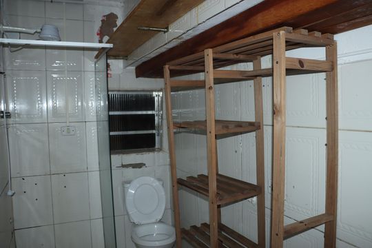 Banheiro de apartamento para alugar com 1 quarto, 25m² em Jardim Semiramis, Cotia