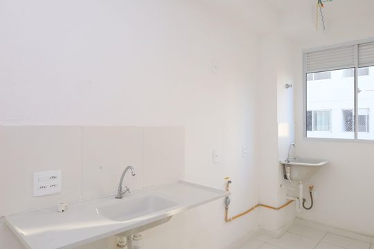 Cozinha de apartamento para alugar com 2 quartos, 41m² em Jardim Helian, São Paulo
