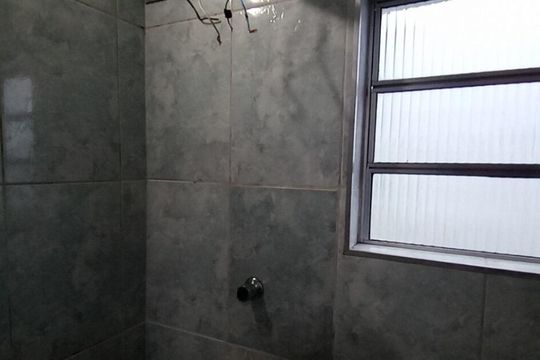Banheiro de casa à venda com 1 quarto, 74m² em Cipava, Osasco