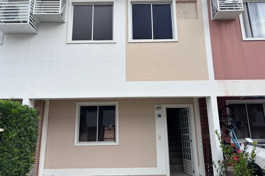 Fachada de casa de condomínio à venda com 3 quartos, 85m² em Vargem Grande, Rio de Janeiro