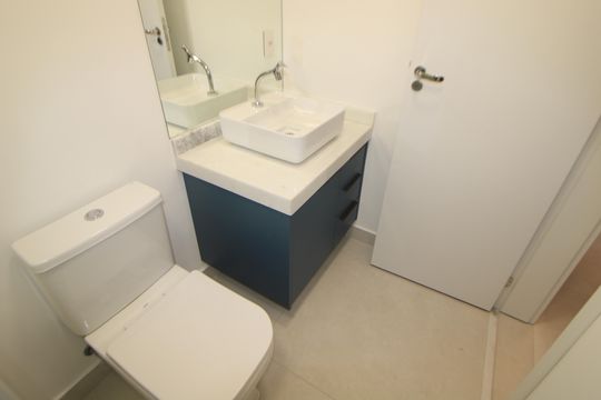 Banheiro de kitnet/studio para alugar com 1 quarto, 28m² em Santana, São Paulo