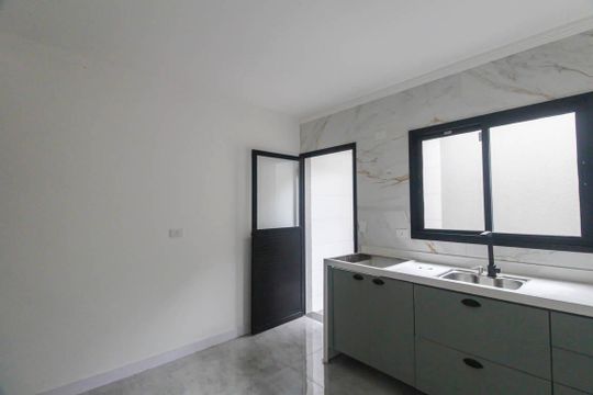 Cozinha de casa de condomínio para alugar com 2 quartos, 70m² em São Lucas, São Paulo