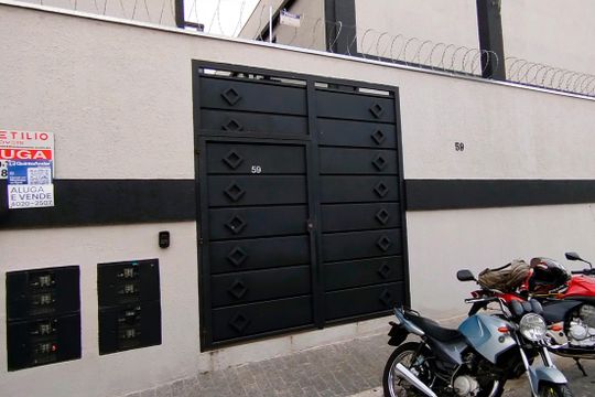 Fachada + Placa de casa de condomínio para alugar com 2 quartos, 70m² em São Lucas, São Paulo