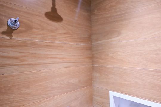 Banheiro de apartamento à venda com 2 quartos, 42m² em Parque Arariba, São Paulo