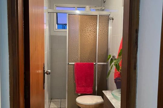 Banheiro  de apartamento à venda com 2 quartos, 71m² em Vila Santa Terezinha, Várzea Paulista
