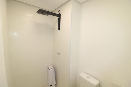Banheiro de kitnet/studio para alugar com 1 quarto, 28m² em Santana, São Paulo