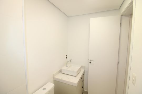 Banheiro de kitnet/studio para alugar com 1 quarto, 28m² em Santana, São Paulo