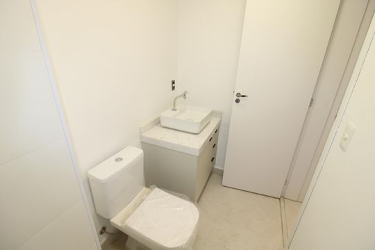 Banheiro de kitnet/studio para alugar com 1 quarto, 28m² em Santana, São Paulo