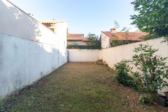 Quintal de casa à venda com 3 quartos, 142m² em Espírito Santo, Porto Alegre