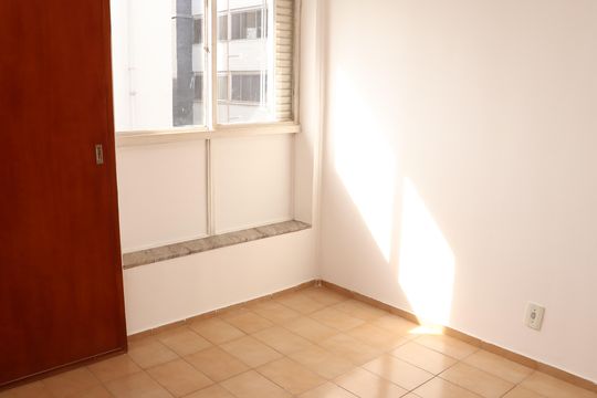 Quarto 2 de apartamento para alugar com 2 quartos, 82m² em Vila São João, Goiânia