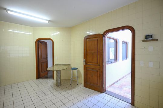 Cozinha de casa para alugar com 5 quartos, 800m² em Cidade Jardim, São Paulo