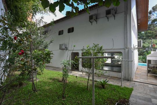 Fachada Posterior de casa para alugar com 5 quartos, 800m² em Cidade Jardim, São Paulo