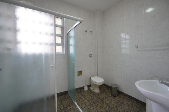 Banheiro de apartamento à venda com 2 quartos, 100m² em Liberdade, São Paulo