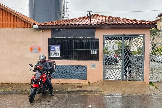 Fachada de apartamento à venda com 2 quartos, 45m² em Jardim Redil, São Paulo