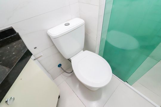 Banheiro de apartamento à venda com 2 quartos, 45m² em Jardim Redil, São Paulo
