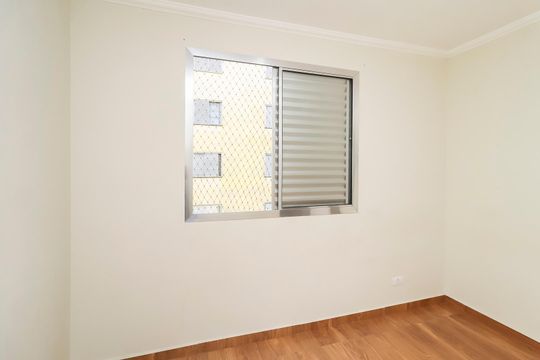 Quarto 1 de apartamento à venda com 2 quartos, 45m² em Jardim Redil, São Paulo