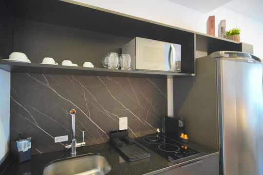 Cozinha de kitnet/studio à venda com 1 quarto, 28m² em Boa Vista, Porto Alegre