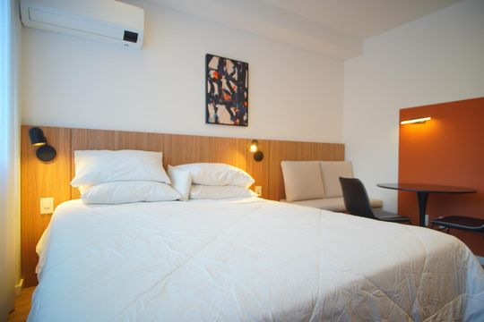 Quarto - Sala de kitnet/studio à venda com 1 quarto, 28m² em Boa Vista, Porto Alegre