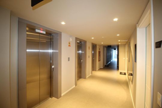 Corredor de kitnet/studio para alugar com 0 quarto, 28m² em Boa Vista, Porto Alegre