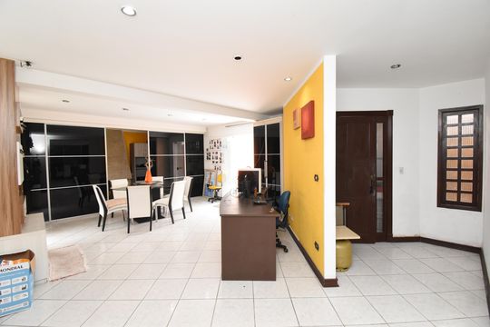 Sala 2 de casa à venda com 5 quartos, 700m² em Cajuru, Curitiba