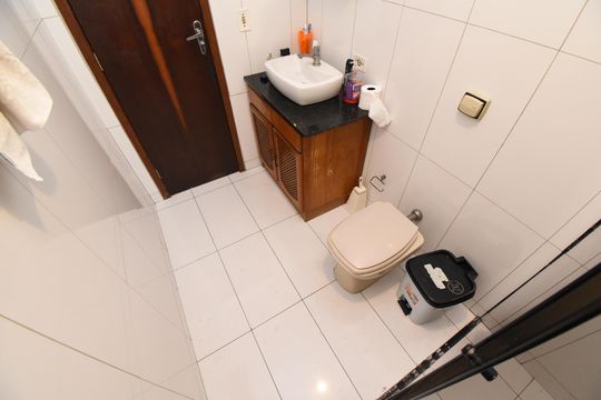Banheiro da Área gourmet de casa à venda com 5 quartos, 700m² em Cajuru, Curitiba
