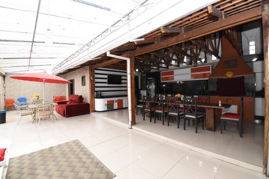 Área gourmet de casa à venda com 5 quartos, 700m² em Cajuru, Curitiba