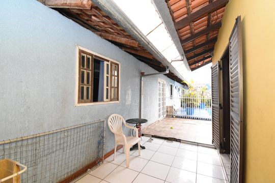 Área externa de casa à venda com 5 quartos, 700m² em Cajuru, Curitiba