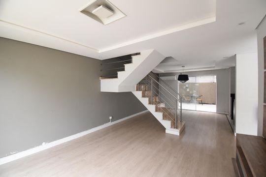Sala de casa de condomínio para alugar com 2 quartos, 123m² em Cachoeira, Curitiba