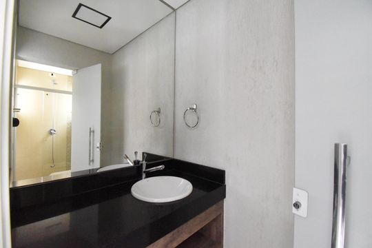 Banheiro da Suíte 2 de casa de condomínio para alugar com 2 quartos, 123m² em Cachoeira, Curitiba