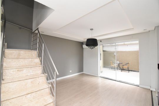 Sala de casa de condomínio para alugar com 2 quartos, 123m² em Cachoeira, Curitiba