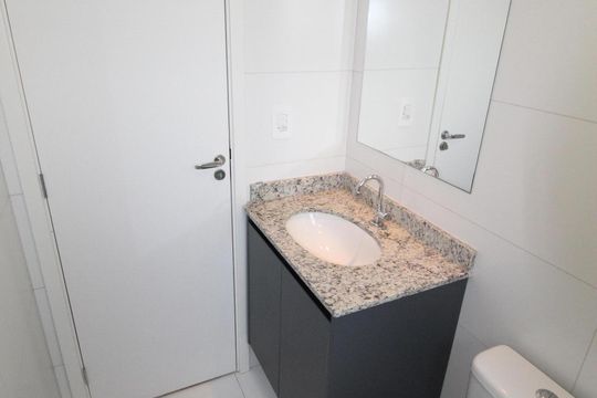 Banheiro da Suíte de apartamento para alugar com 3 quartos, 66m² em Parque Residencial Flamboyant, São José dos Campos