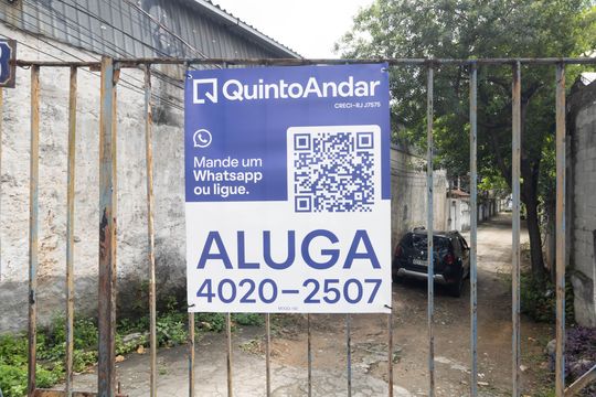 Plaquinha de casa para alugar com 4 quartos, 100m² em Campo Grande, Rio de Janeiro