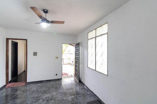 Sala de casa para alugar com 4 quartos, 100m² em Campo Grande, Rio de Janeiro