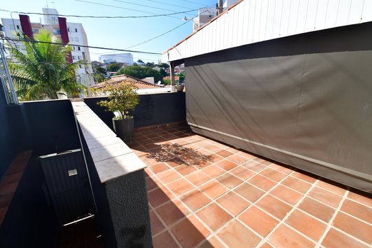 Entrada de casa para alugar com 4 quartos, 280m² em Vila Industrial (campinas), Campinas