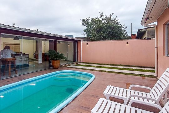 Quintal  de casa para alugar com 3 quartos, 200m² em Santa Fe, Gravataí