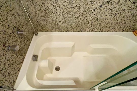 Banheiro de kitnet/studio à venda com 1 quarto, 32m² em Jardim Paulista, São Paulo