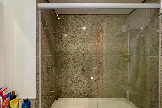 Banheiro de kitnet/studio à venda com 1 quarto, 32m² em Jardim Paulista, São Paulo