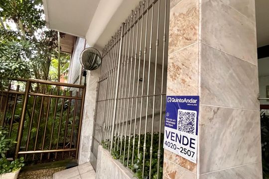 Placa de apartamento à venda com 3 quartos, 248m² em Leblon, Rio de Janeiro
