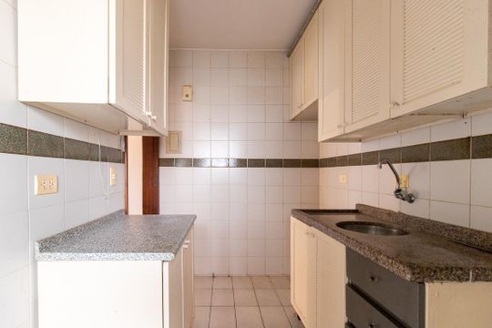 Cozinha - Armários de apartamento para alugar com 3 quartos, 71m² em Novo Mundo, Curitiba