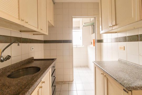 Cozinha - Armários de apartamento para alugar com 3 quartos, 71m² em Novo Mundo, Curitiba