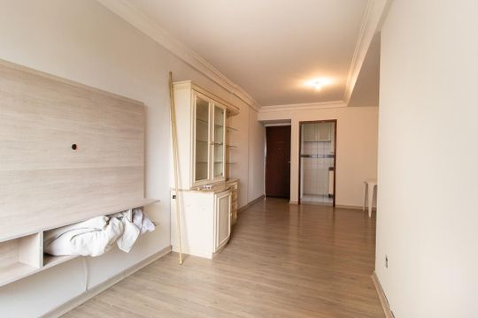 Sala de apartamento para alugar com 3 quartos, 71m² em Novo Mundo, Curitiba