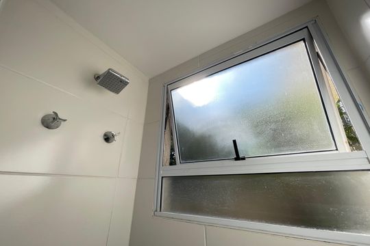Banheiro de apartamento à venda com 2 quartos, 41m² em Jardim Arpoador, São Paulo