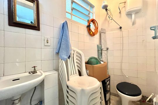 Banheiro de serviço de casa à venda com 3 quartos, 135m² em Parque Jabaquara, São Paulo