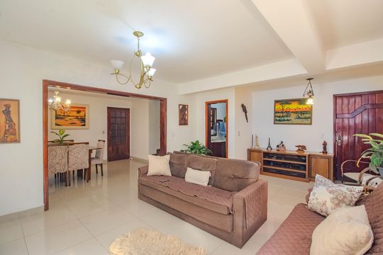 Casa à venda com 3 quartos, 274m² em Jardim Sabará, Porto Alegre