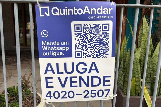Plaquinha Instalada código LBED-51 de casa à venda com 3 quartos, 80m² em Jardim Sabará, Porto Alegre